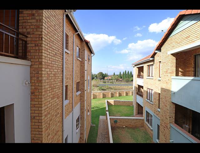2 BEDROOM APARTMENT FOR SALE IN RANDPARK RIDGE